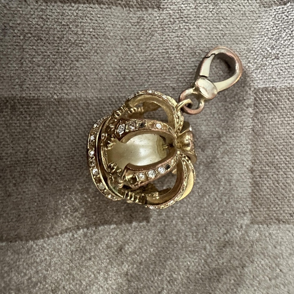VTG Juicy Couture Gold Tone Crown Charm Pendant Cream Pearl Rhinestone Fantasy‎